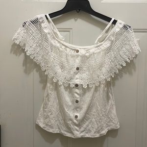 NO BOUNDARIES, NWT Size L white Off The shoulder top with adjustable straps.